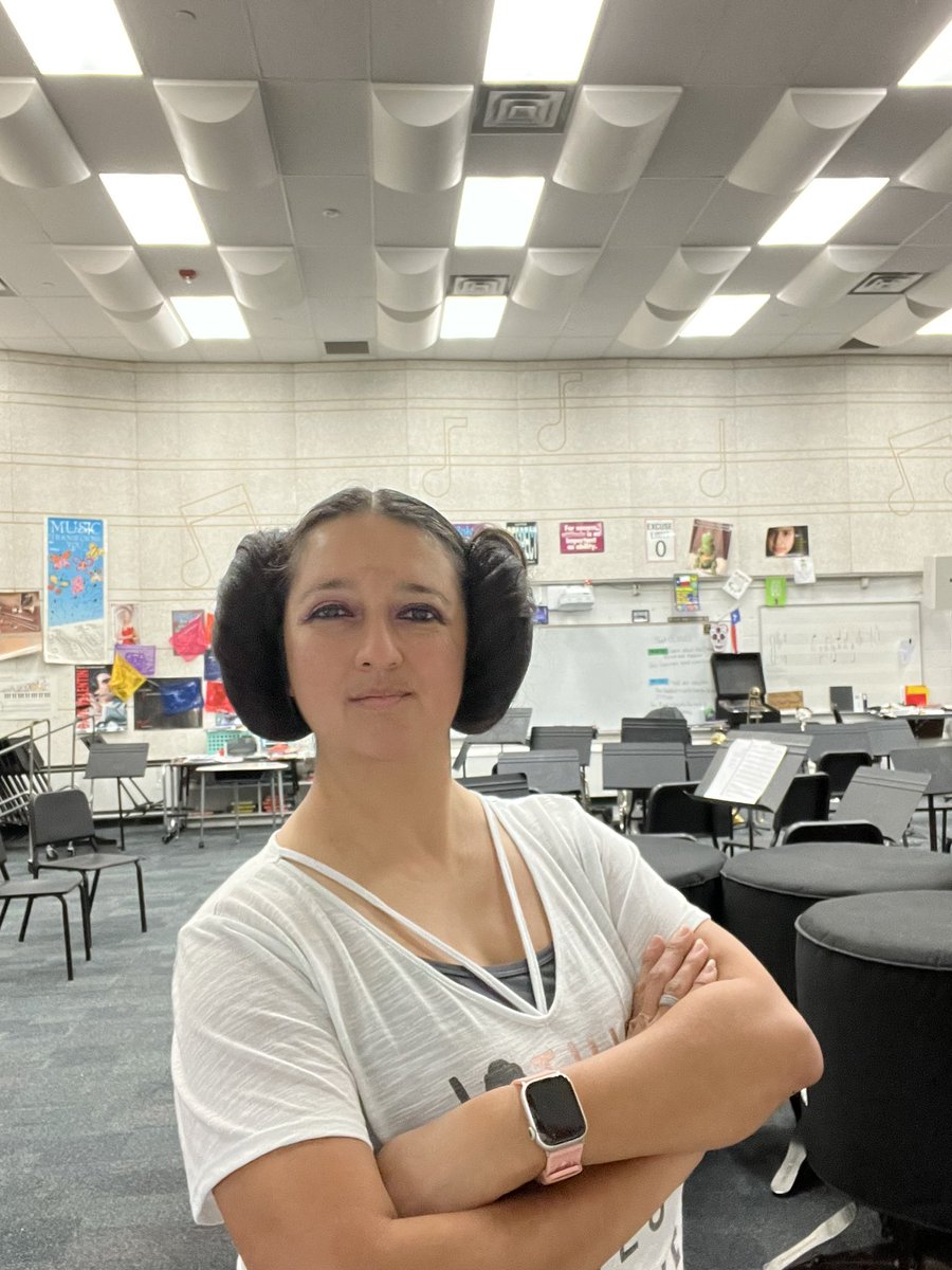 MAcosta_WDSBand's tweet photo. #MontwoodHomecoming week Princess Day. Had to honor #SpaceMom #PrincessLeia #CarrieOnForever #MontwoodAlumn #MHS2003 #GT2003 #MontwoodRamBandYeah https://t.co/4jrmLR1eYS