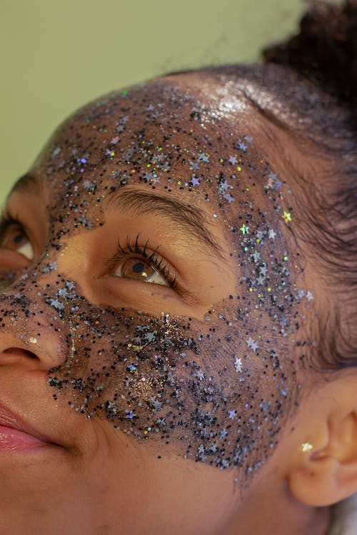 DivineEmpres's tweet image. Face masks are a great tool to add in to your skin care routine even if it's once a week!
Face masks improve hydration, minimize pores, enhances elasticity, improves skin texture and MORE!

 #facemasks #facemaskselfie #Skincare #skincareroutine #skintightening #glow #glowup