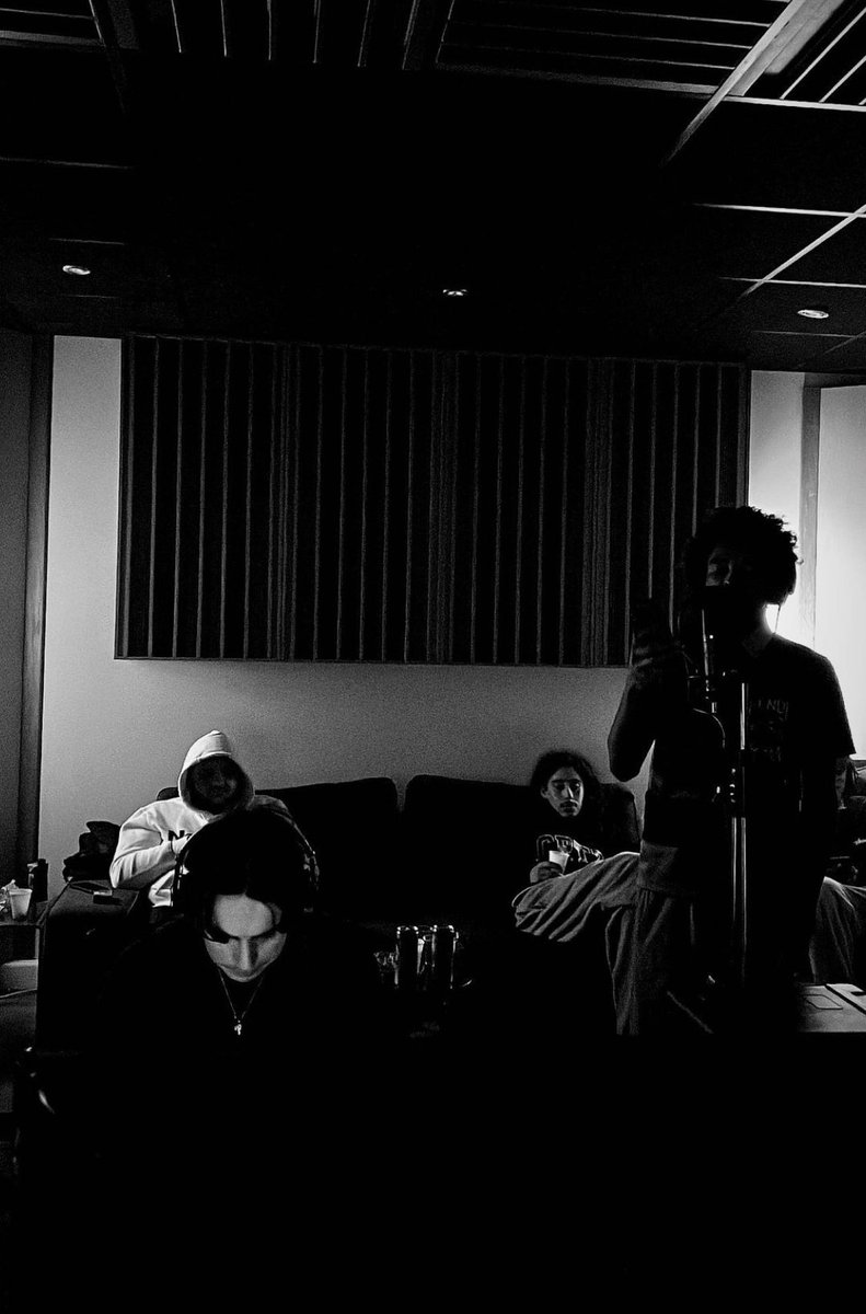 alchimistfr's tweet photo. Hamza et La Fève en studio ! https://t.co/P2LeL1BqCA