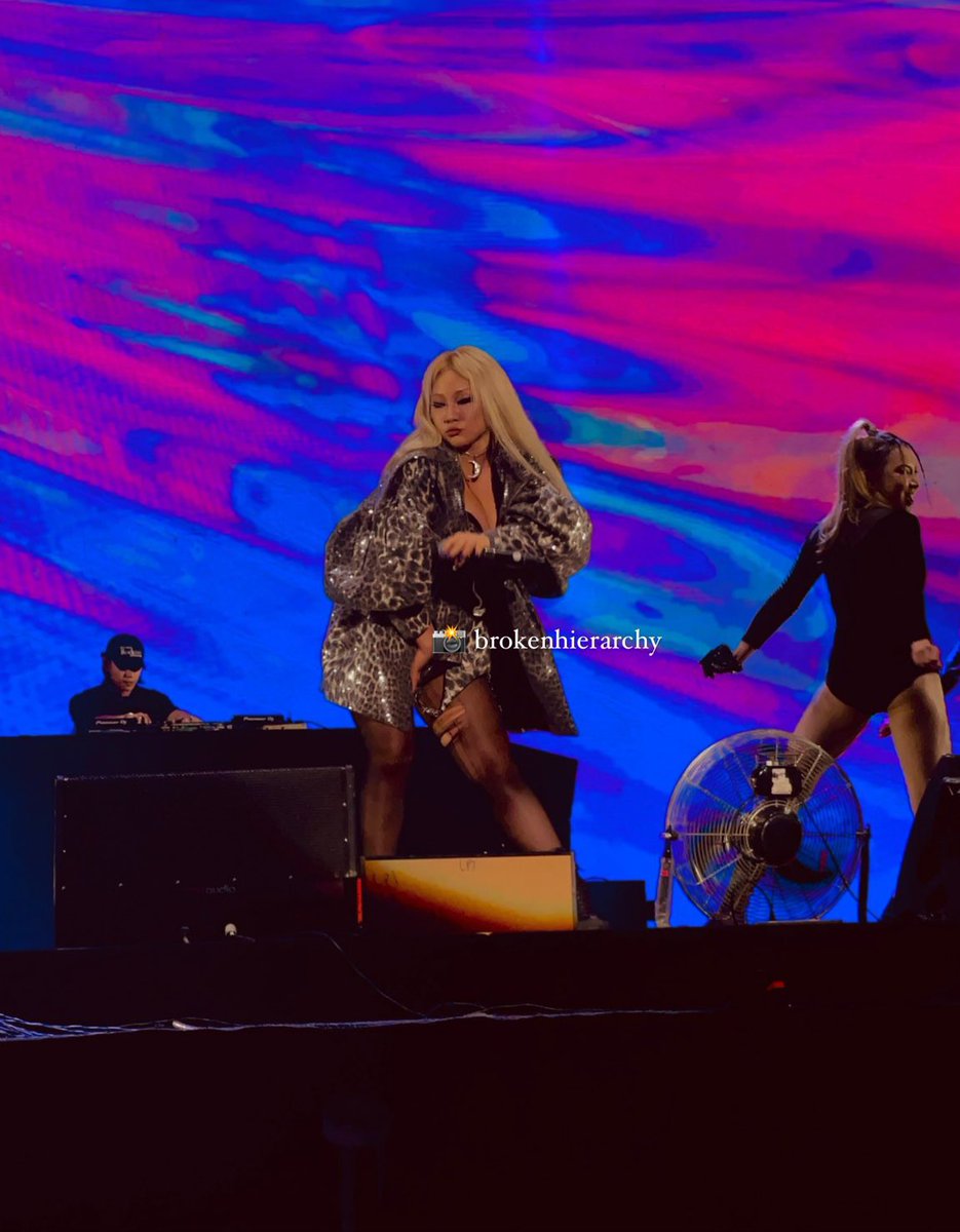 95GIZIBE's tweet photo. helppppp these shots omg hahah sheβs so cute! ππ€ #CLisTheFest #WETHEFEST22 https://t.co/i89yYtPZIS