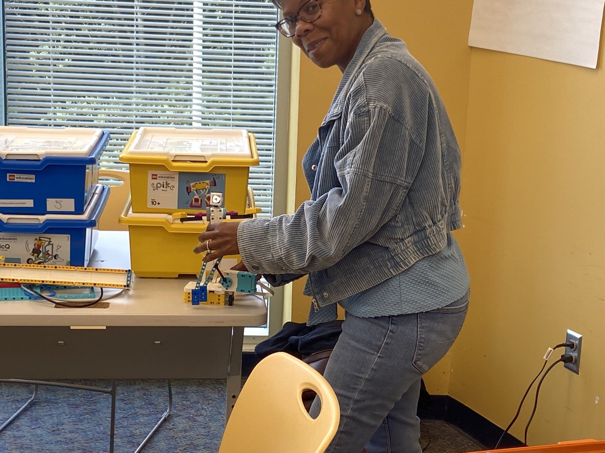 TiffiniGray5's tweet photo. Tech Teachers are vital parts of each school. They support all content areas and each other! Don’t forget them …celebrate them. #IamCPS #BePresentCPS #LTTCPS #TechTeachers at CPS getting personalized PD! https://t.co/EPzjOyBMJ4