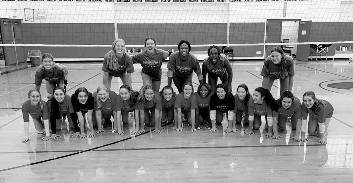 RedHawkVB's tweet photo. Senior Sweep of the #ProgramGauntlet to get ready for #SeniorNight tomorrow at 6:15PM!! #ProgramTraditions 👏🏐🥳 #SuperSix 🤙🤙 https://t.co/L82xv49rxN