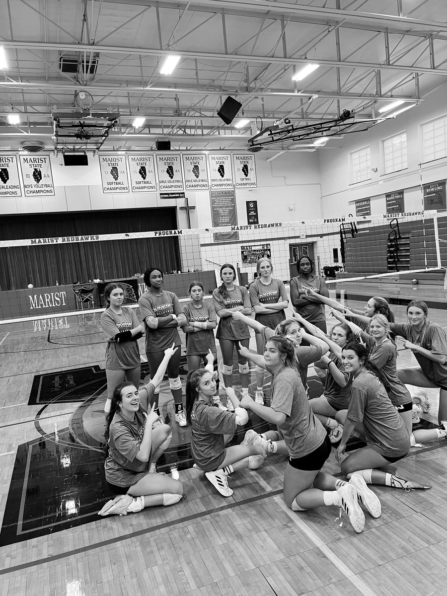 RedHawkVB's tweet photo. Senior Sweep of the #ProgramGauntlet to get ready for #SeniorNight tomorrow at 6:15PM!! #ProgramTraditions 👏🏐🥳 #SuperSix 🤙🤙 https://t.co/L82xv49rxN