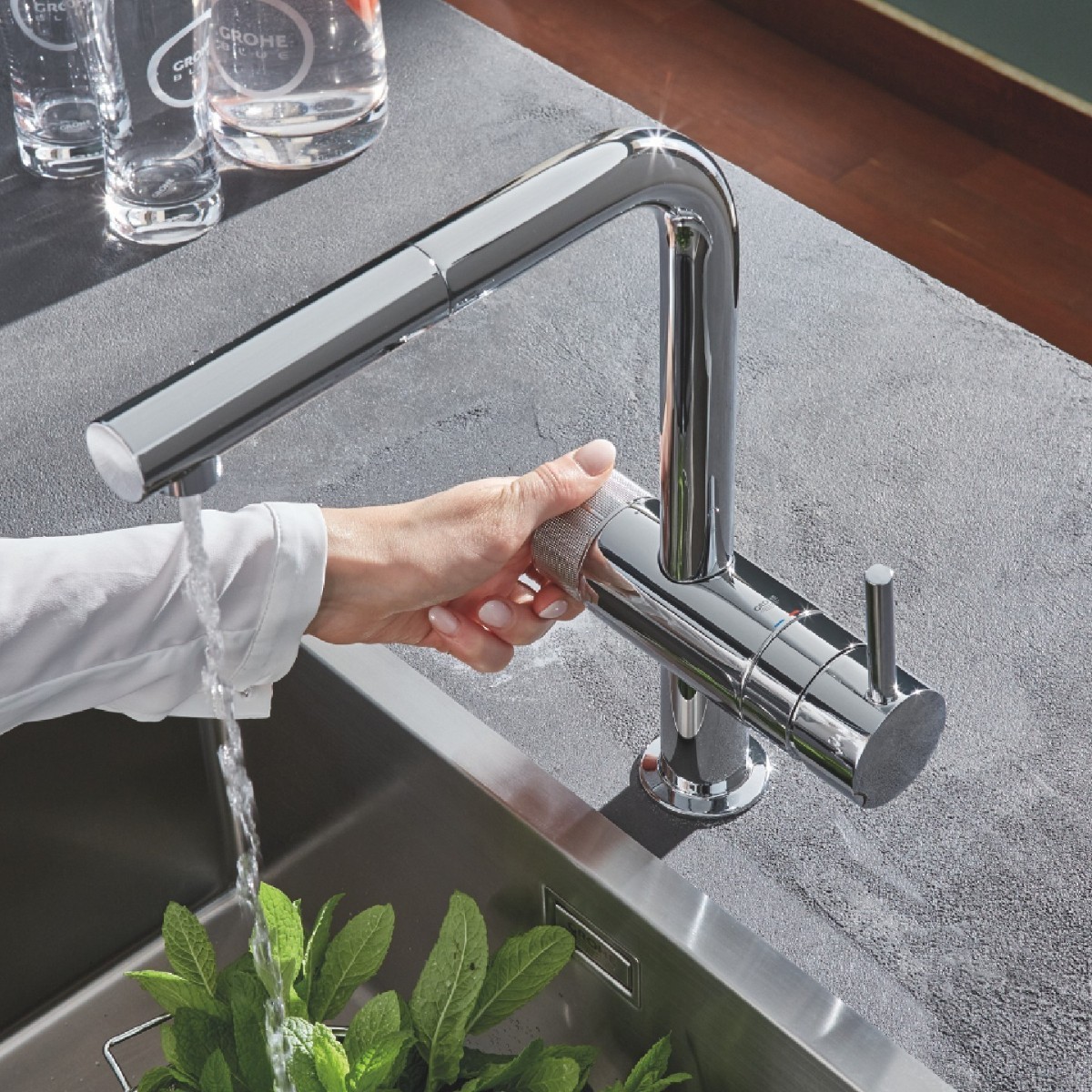 GroheUK's tweet photo. Spotlight 🔍 on our GROHE Blue Pure Minta filter water tap! 

Purchase an eligible GROHE Blue Pure before the 15th of October and receive £30 #cashback!  👉 https://t.co/srjfiaEbUz https://t.co/VFNnczeH2K