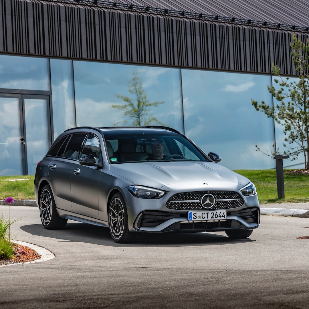 MercedesBenz_DE's tweet photo. Komfort, Sportlichkeit und hohe Funktionalität sind in der Mercedes-Benz C-Klasse perfekt miteinander verbunden. Wie gefällt euch das #CKlasse #TModell in designo selenitgrau magno? 

Jetzt mehr erfahren! 
▶️ https://t.co/YNcUeO3aiB https://t.co/53ByDHed7Z