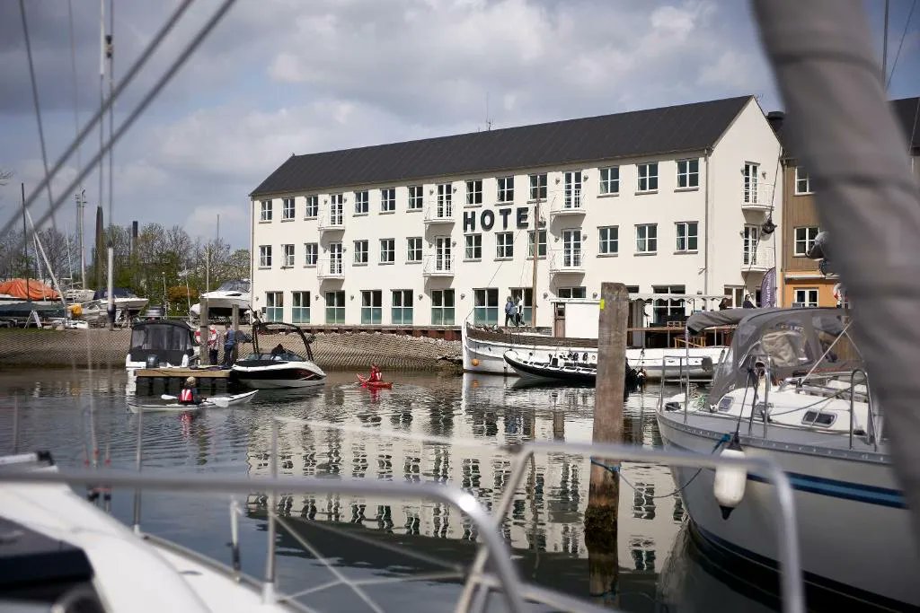 Eventyrerne's tweet photo. Find inspiration til hvor du kan overnatte i Aarhus - her har En verden af rejser lavet 5 gode bud på billig overnatning i Aarhus tæt på centrum
https://t.co/ntvnkhsldO 
#aarhus #danmark #overnatning https://t.co/HyN6lR7rFc