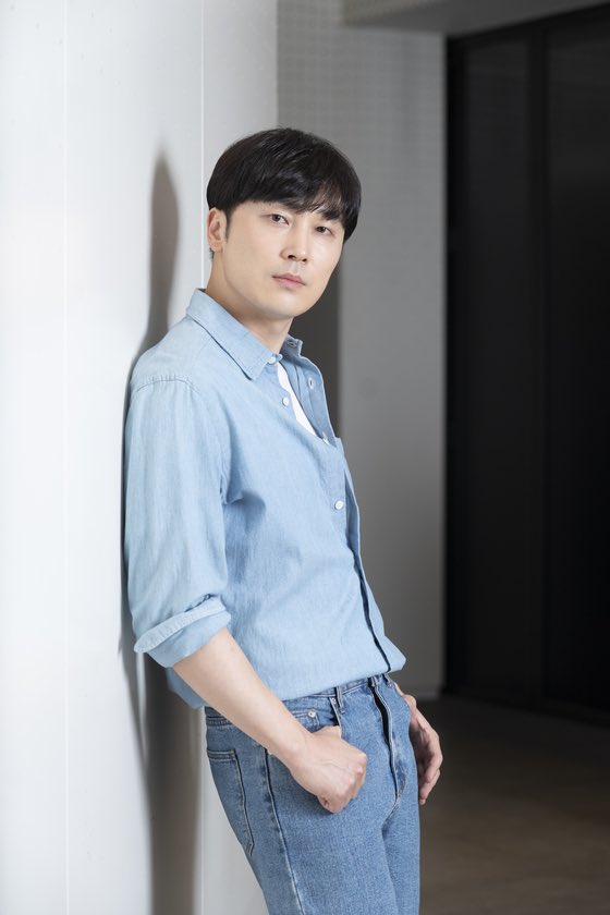 #SeoHyunWoo reportedly to join the cast of #SongKangHo’s drama <#UncleSamSik>, he will act as Jung Han-min.

#ByunYoHan #LeeKyooHyung