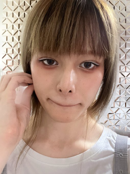 アプリで化粧してみた。 2枚目二重テープがはみ出てる設定？乁( ゜⊿  &deg; )厂ﾏｼﾞmystery  #森野ゆの #自撮り女子 https://t.co/gVsjiKPMz9<a href="/tag/%E6%A3%AE%E9%87%8E%E3%82%86%E3%81%AE"class="tags">#森野ゆの</a><a href="/tag/%E8%87%AA%E6%92%AE%E3%82%8A%E5%A5%B3%E5%AD%90"class="tags"><span>#自撮り女子</span></a>