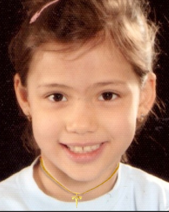 NecklaceTesla's tweet photo. We teenagers want to wear the Tesla logo as a necklace! Give us this opportunity, Mr. Musk! 
@elonmusk @Tesla https://t.co/X50qwnE4H9