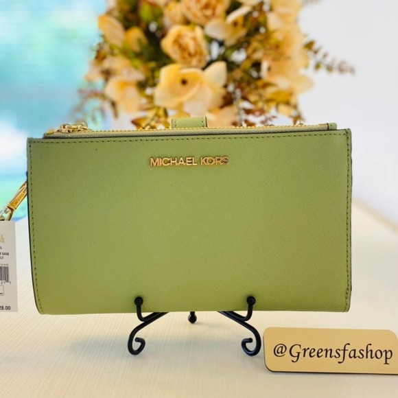radames40003789's tweet photo. So good I had to share! Check out all the items I'm loving on @Poshmarkapp from @BiserWanda #poshmark #fashion #style #shopmycloset #gap #michaelkors: https://t.co/vwdhFZdDBo https://t.co/gzWK864MIJ