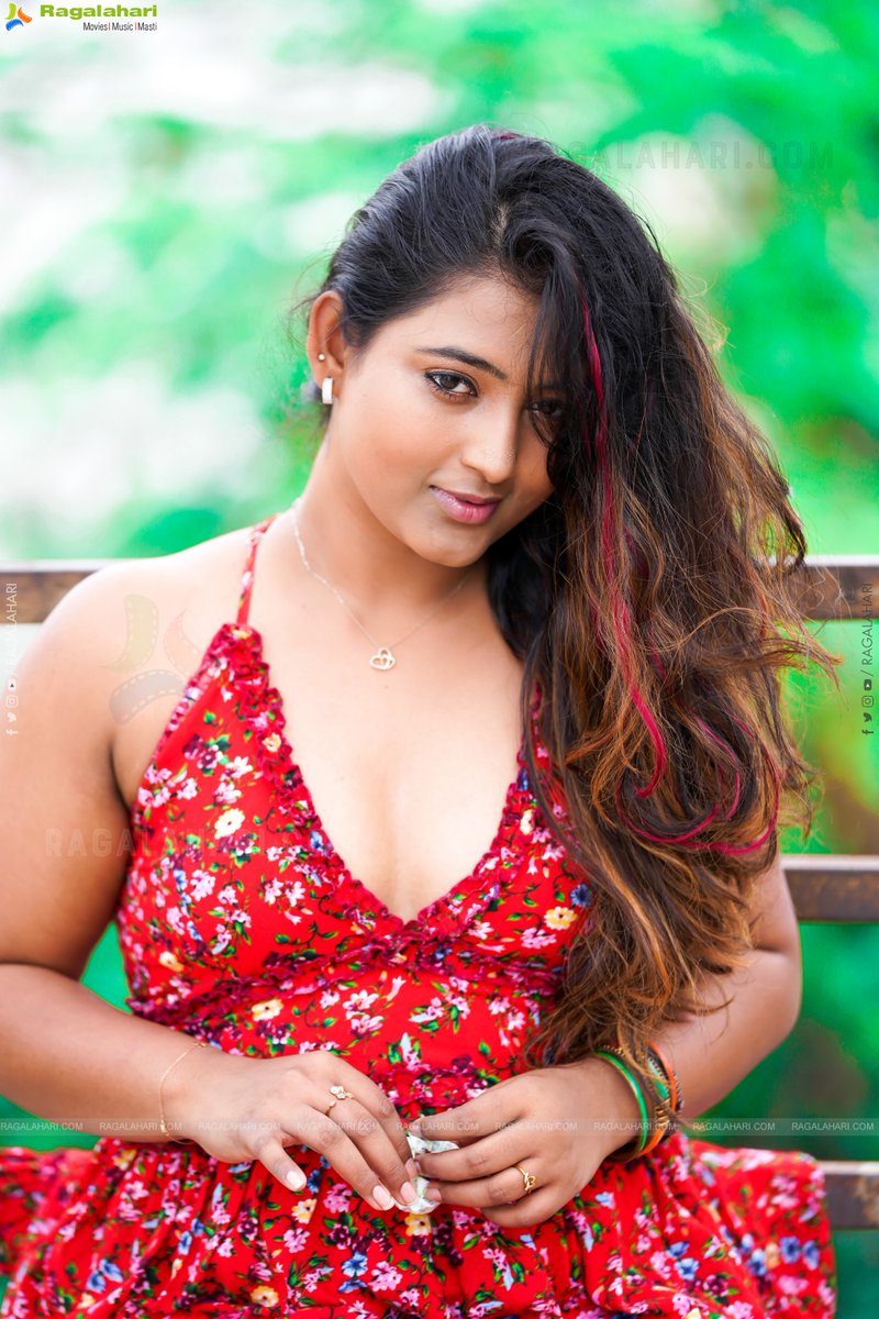 Ragalahariteam's tweet photo. Teja Reddy Exclusive Photo Shoot
Check it out! https://t.co/FHsifH8IJp
#TejaReddy #Photoshoot https://t.co/a7E0Onn8Dw