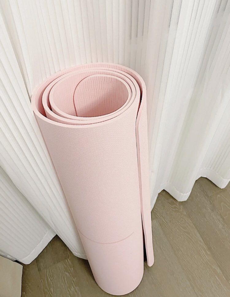 I hope my new yoga mat won't be bitten by my Song Shiquan anymore.