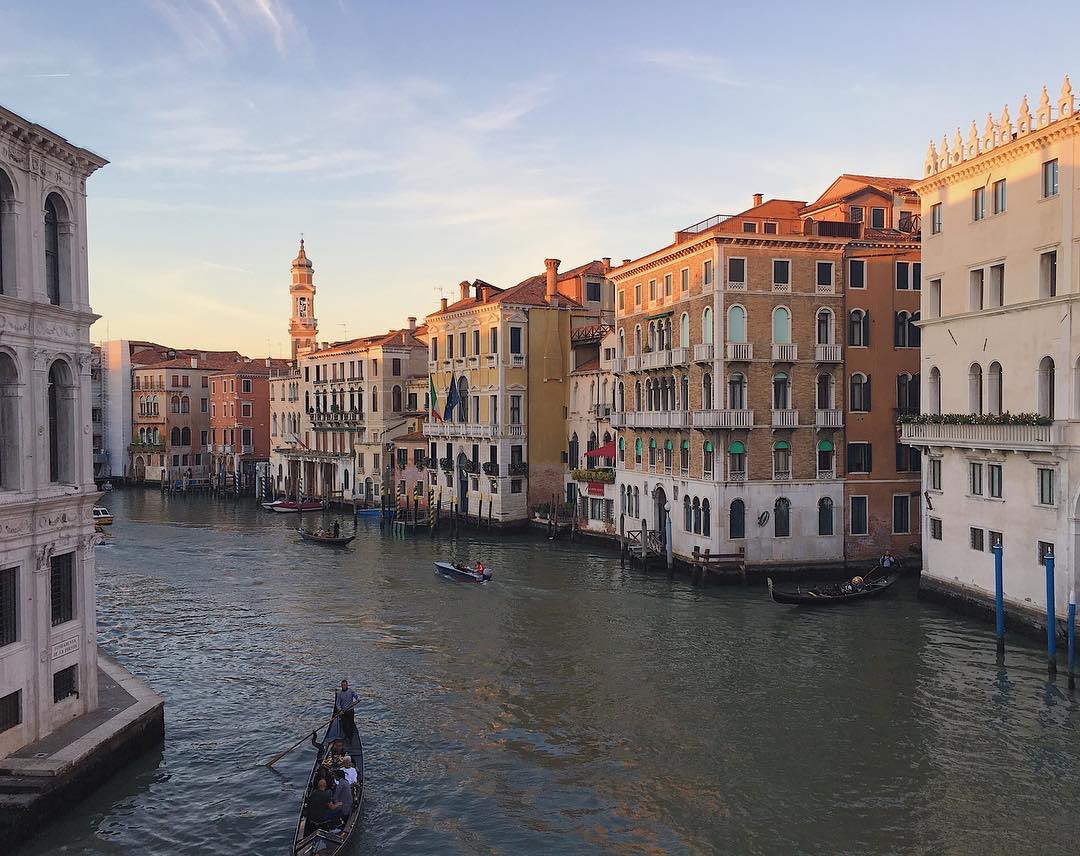 ⛅️ «Per conquistare un futuro bisogna prima immaginarlo» (Marge Piercy). Buongiorno, amici!

#27settembre