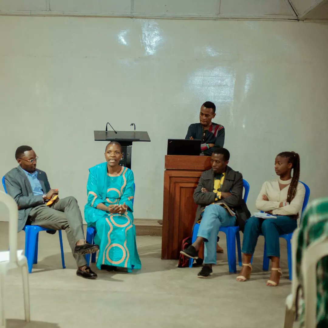 LeagueAcademia's tweet photo. 24/9/2022, 4e session du club de lecture, sous la modération d'@mosange1 autour de : kä mana et les 8 révolutions indispensable en RDC et en Afrique. livre #Bertino #Butaka, préface par le CT @UBiregeya. Les privilèges de réfléchir et le partage d'expériences avec @ChantalFaida https://t.co/BKtRDCLfJS