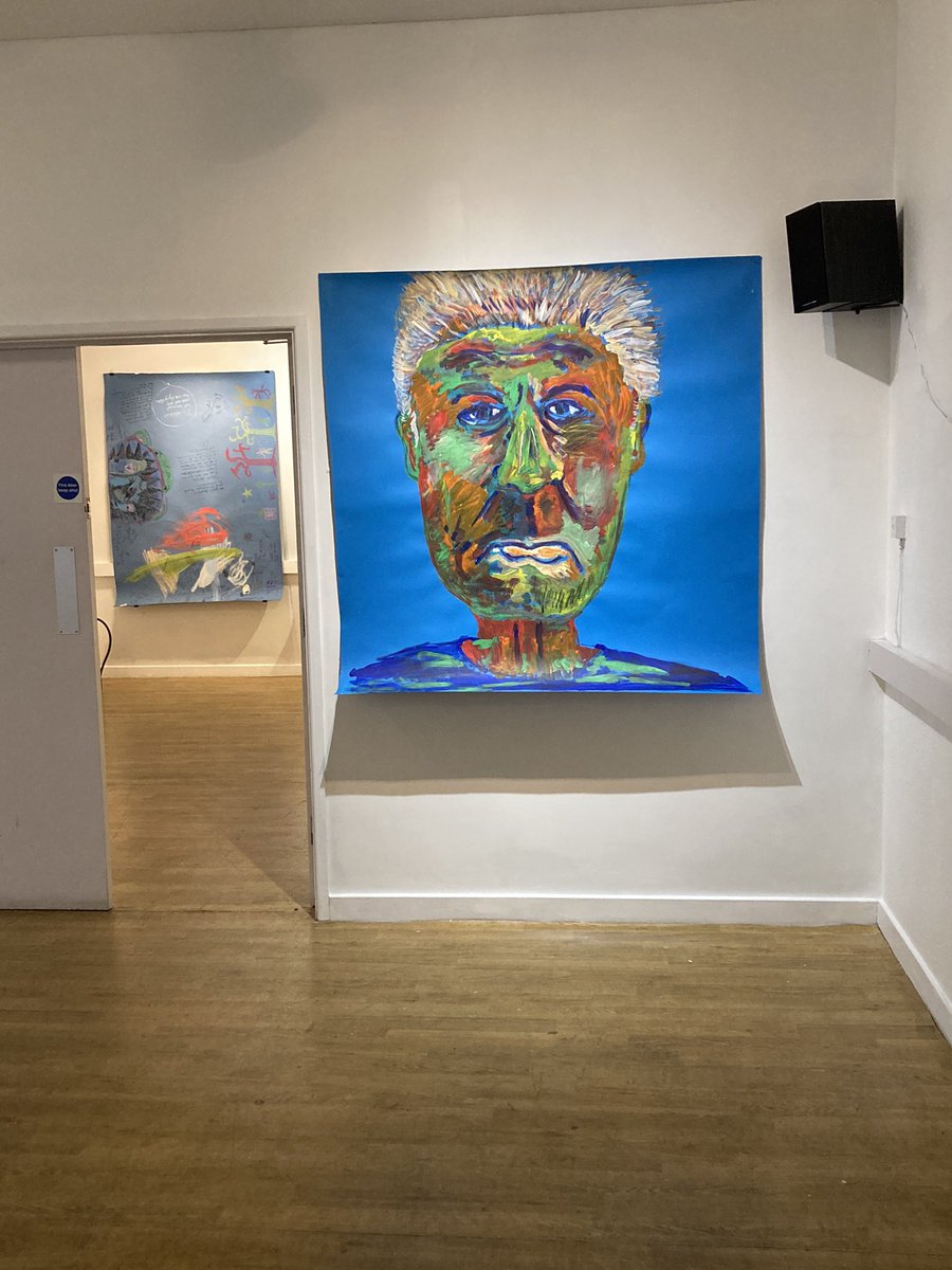 MindyCCox's tweet photo. The power of art &amp; creative expression, sharing art &amp; having big pieces of paper! @0utsiderGallery has been holding workshops, such positive feedback from those that took part &amp; who came to see  #OpenMinds @BEHMHTNHS @NHSCharities #Art #mentalhealth #therapy #creation #haringey https://t.co/phAlJvp1Nl