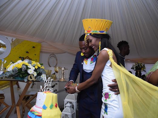 METROFMSA's tweet photo. Heritage LOVE: Traditional Couples
Today we celebrate  Kgopotso Makhubela @riodemete &amp; Sarah Makhubela as they had a Xhitsonga #WakeUpOnMetroFM @moflavadj @Lindi_Sirame @KhutsoTheledi @owenhannie https://t.co/IQ9SOHiu9u