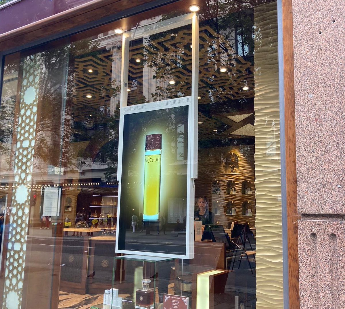 DSS_digitalsign's tweet photo. Arabian Oud Oxford Street #london ultra high brightness double sided screen looking great #digitalsignsolutions #Digital #digitalsigns #Advertising #display #screen https://t.co/ODC8NjNlVv