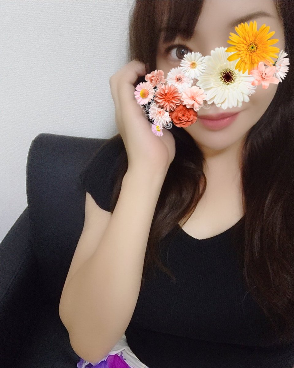 こんにちは✨
先日お会いしました仲良し様方ありがとうございましたです
どしゃ降りの中、会いに来てくれて
またまたゆったり楽しい時間であっという間でした☺️
また、会えるのを楽しみにしていますね✨😌
本日出勤しているので、一緒に過ごして下さるお兄様楽しみにお待ちしていますね🎵
ＤＭも🉑🌼