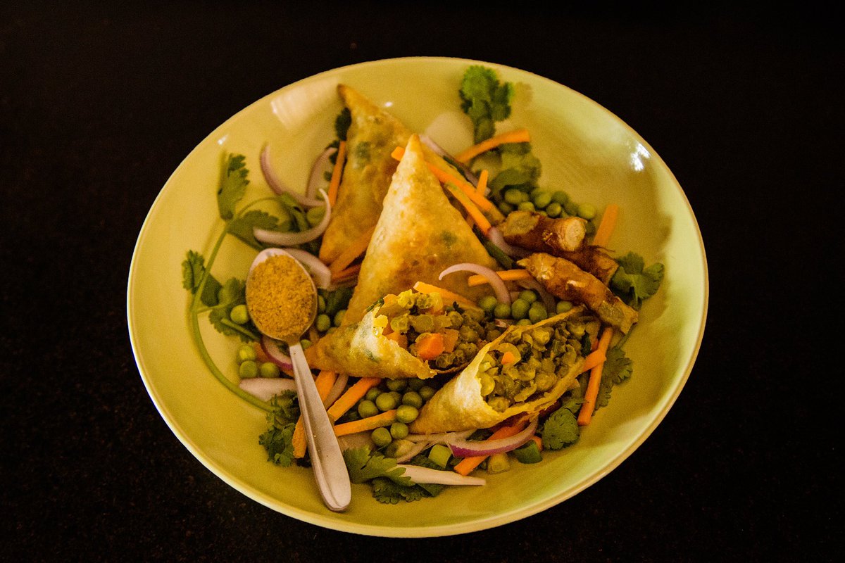 Have you had some breakfast this morning? 
Order a pack of saucy samosas to get your day started the right way! 

6 pack - 10k
12 pack - 20k

Menu
Seasoned beef 
Chilli beef 
Green peas
Veggie fried rice

WhatsApp *[+256789214240]* to place your order today!