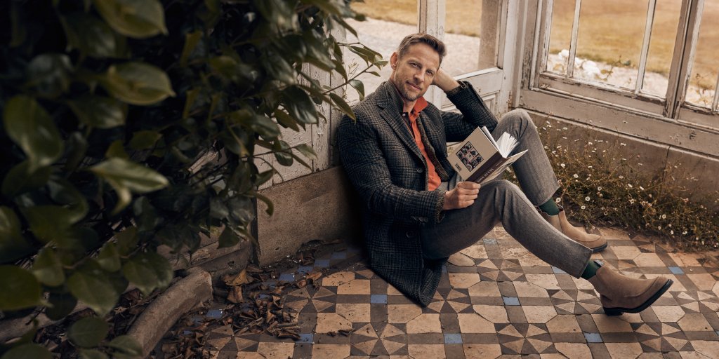 HackettLondon's tweet photo. Our AW22 campaign stars a man who embodies the spirit of the British Twist. @JensonButton  #HACKETTXJENSON #HowToHackett
https://t.co/hELIW2RnoU
Photography by: #charliegraystudio
Creative agency: @comunicamasa 
Hair &amp; Makeup: #pauldonovanhair https://t.co/DenDz3Hh9L