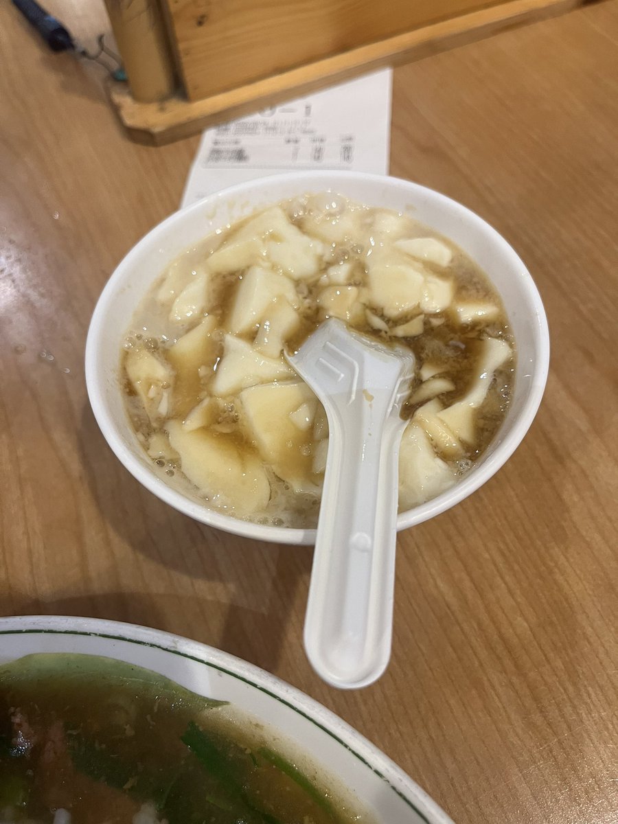 又到了推薦美食時間，這間真的很酷，堪稱一絕，沒錯這家牛肉麵點麵食或飯餐抵銷過90元就豆漿、豆花吃到飽，豆花超柔軟綿密，豆漿超濃好喝，真的是被牛肉麵耽誤的豆花店，不過他主食牛肉麵肉超大塊超軟嫩麵條也很Q都不錯吃啦！
#新竹老皮牛肉麵 https://t.co/B1kGqkSsVz
