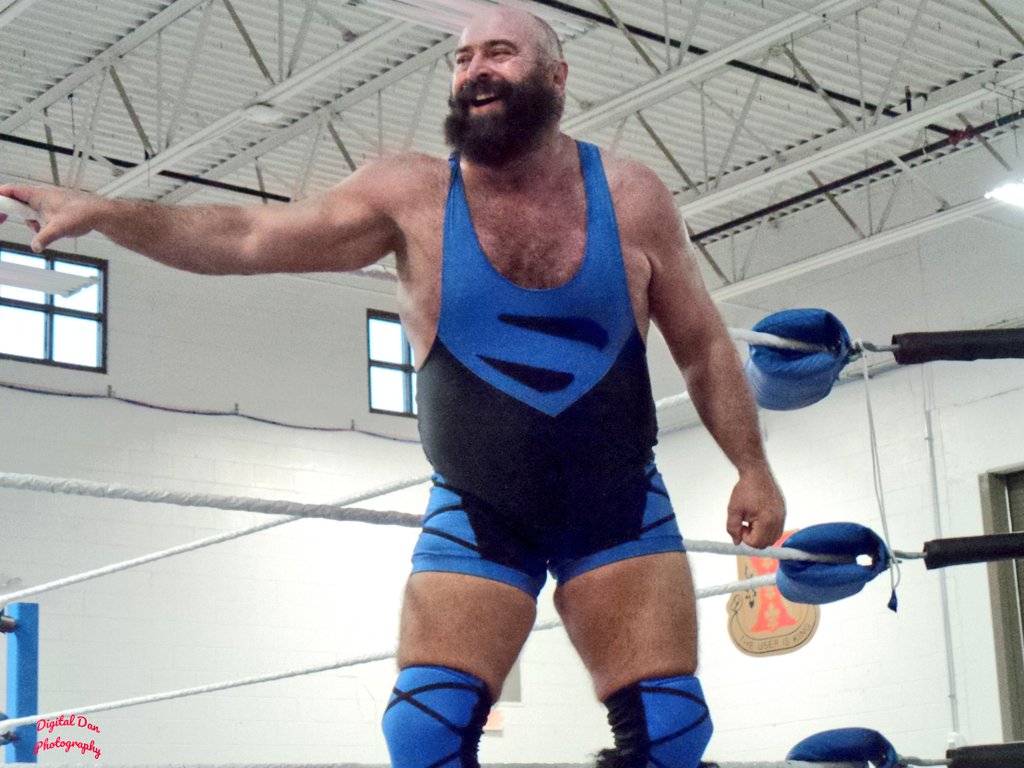 TrailblazerGold's tweet photo. Bobby Joe Black put up a good fight this past Saturday at ♣️" ACES WILD"♦️ but veteran Derek Stone's powerful strength and knowledge was just to much for the up and coming rookie.

📸- DigitalDan Marsh

"Be A Trailblazer" 🤘
#AcesWild
#FamilyBusiness 
#ProfessionalWrestling https://t.co/uiE9vb9rXg