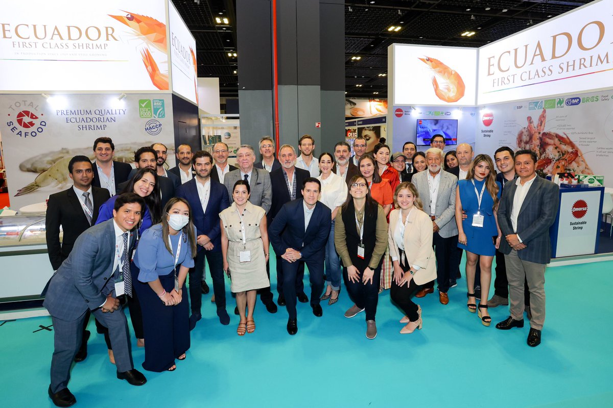 jcamposanoc's tweet photo. Gracias equipo @cnaecuador por organizar una impecable presentación del Mejor Camarón del Mundo en la feria más importante para el sudeste asiático. Más exportaciones son sinónimo de más plazas de trabajo y bienestar para nuestra gente! #iLoveShrimpFromEcuador https://t.co/pgiGEKgUlY