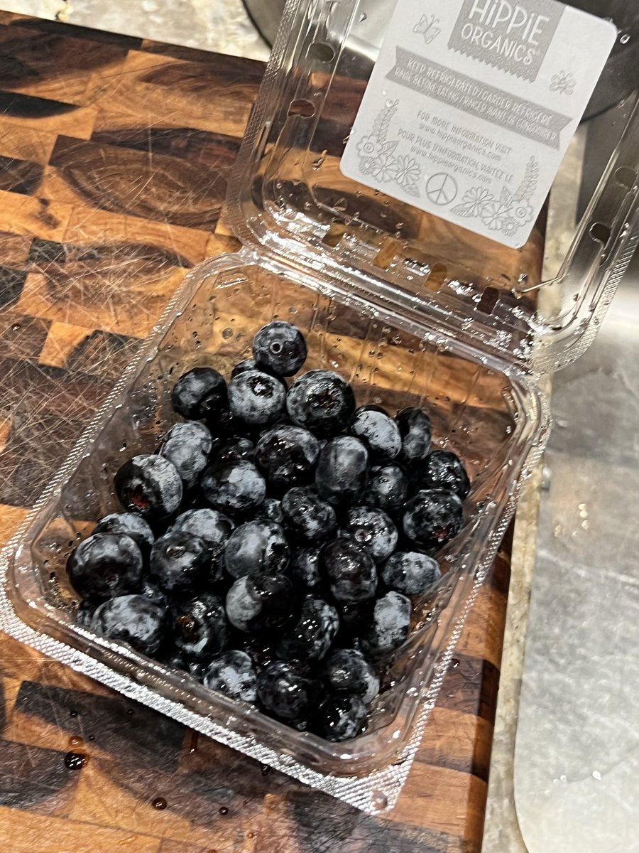 TracyinBoca's tweet photo. @Instacart what is your advice in regard to escalating customer service within your company? Shoppers are awful and your customer service is even worse. Been a loyal customer since 2016. Apparently these peaches don’t warrant a refund. https://t.co/xgRnz36C81