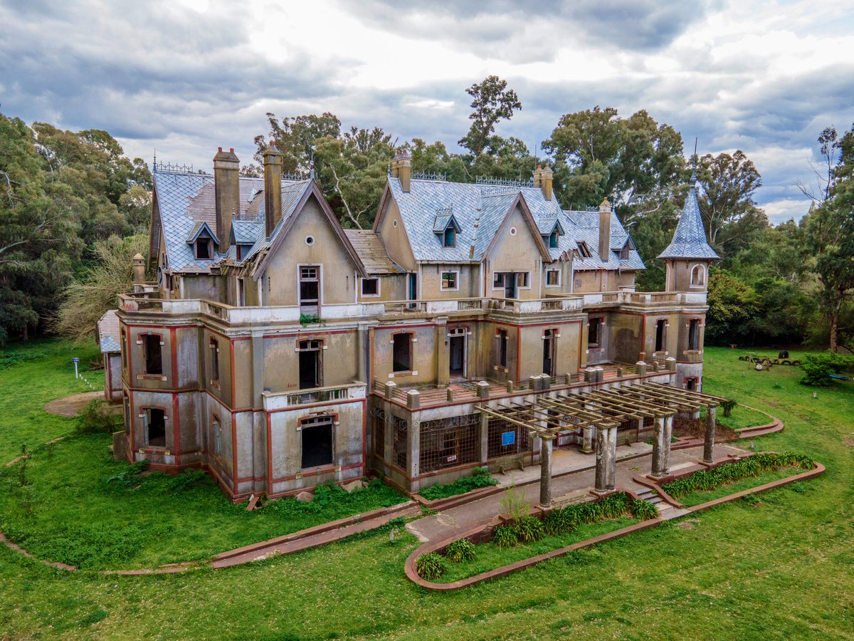 gui10road's tweet photo. Sigo recorriendo pueblos de menos de 1000 habitantes en la Provincia de Buenos Aires 🇦🇷 y llego al CASTILLO MÁS GRANDE DE LA PROVINCIA, en el paraje rural Egaña https://t.co/k7MEZ5t5yt