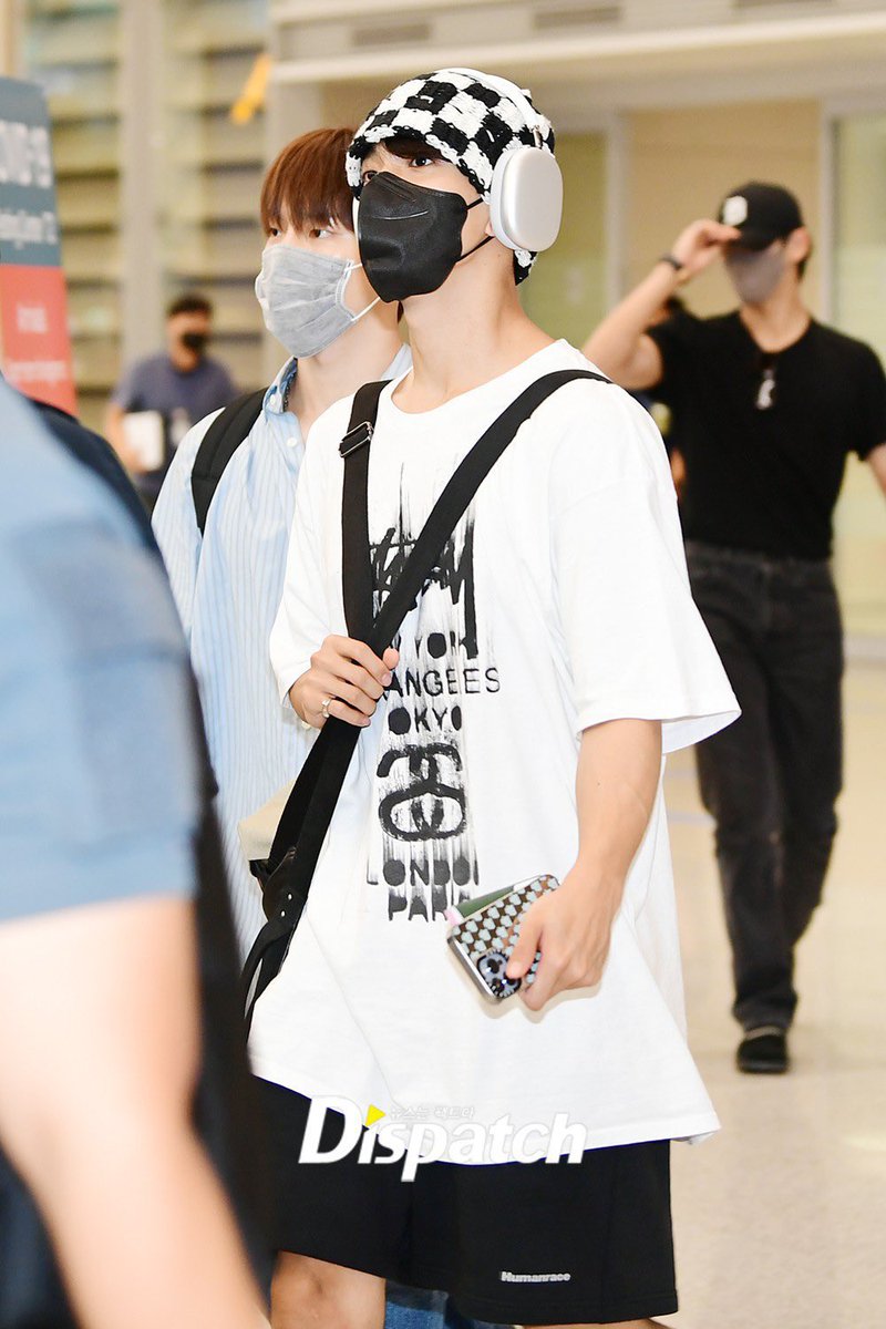 kyeomdaily's tweet photo. #도겸 arrival to ICN 🤍✈️ https://t.co/GBw4sTPwwK