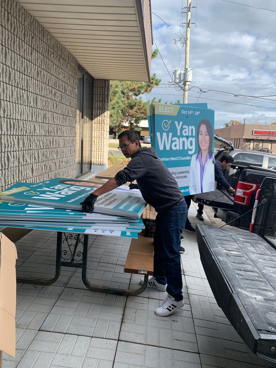 yanwangmarkham's tweet photo. All the lawn signs are up before the rain! It’s the power of team work! https://t.co/YCWz1v7Exn