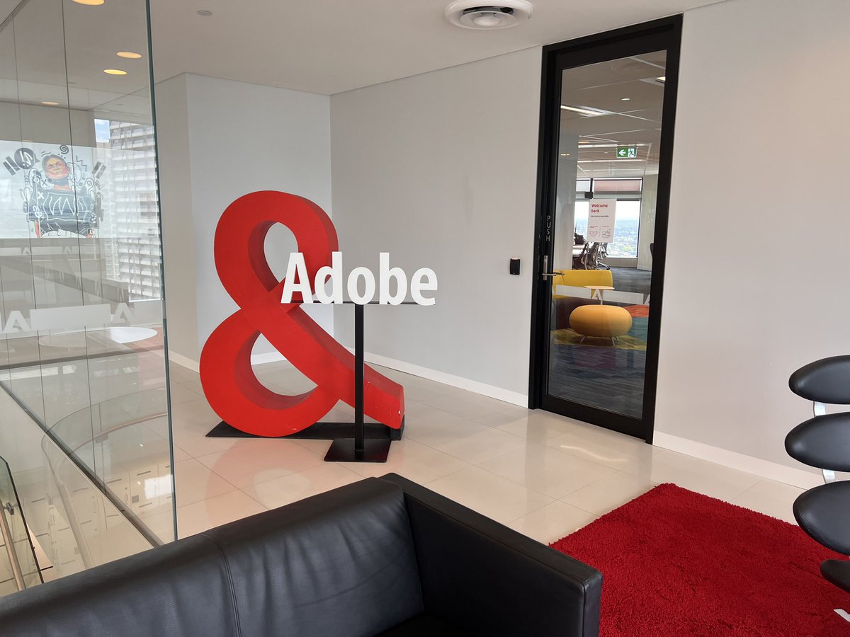 mrjoelaarons's tweet photo. Proof, if any is needed, that teachers work through the holidays. Back in Sydney for the Adobe APAC Edu Summit. I personally am doing a talk and three seperate workshops over the two days. I wouldn’t have it any other way! #adobeeducreative https://t.co/PElGptj3t7