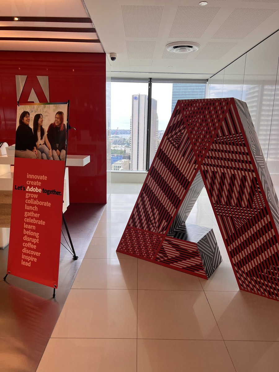 mrjoelaarons's tweet photo. Proof, if any is needed, that teachers work through the holidays. Back in Sydney for the Adobe APAC Edu Summit. I personally am doing a talk and three seperate workshops over the two days. I wouldn’t have it any other way! #adobeeducreative https://t.co/PElGptj3t7