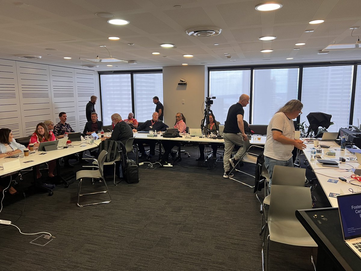 mrjoelaarons's tweet photo. Proof, if any is needed, that teachers work through the holidays. Back in Sydney for the Adobe APAC Edu Summit. I personally am doing a talk and three seperate workshops over the two days. I wouldn’t have it any other way! #adobeeducreative https://t.co/PElGptj3t7