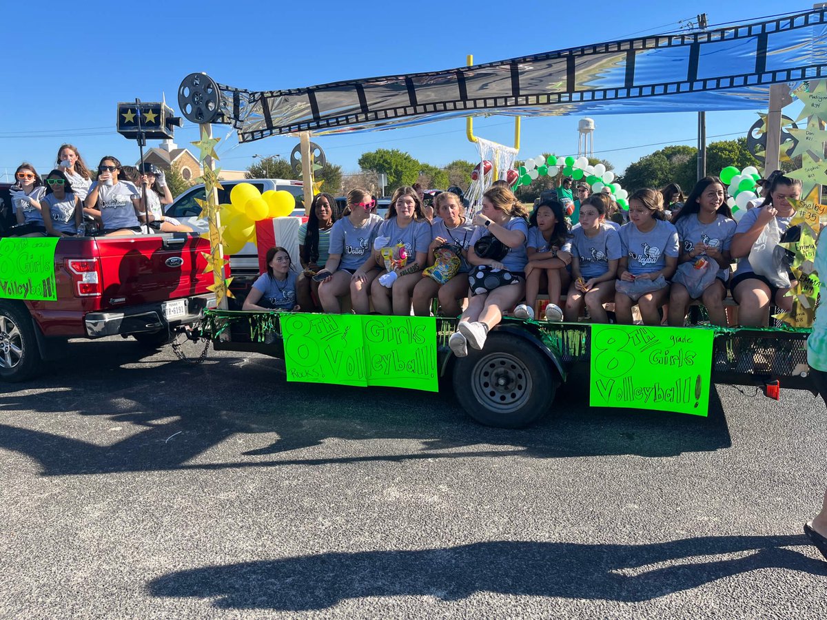 LdmsGirlsSports's tweet photo. Middle school volleyball representing at HOCO parade!! 💚🏐 #ldms #falcons https://t.co/hFtcLLKuNt