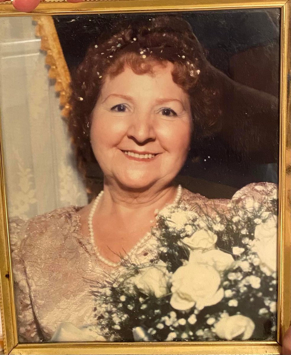 Brigitta12's tweet photo. Ma super belle maman d’amour jtm xoxo  ❤️💙💜🧡💛💚🖤 https://t.co/HautvHkFr0