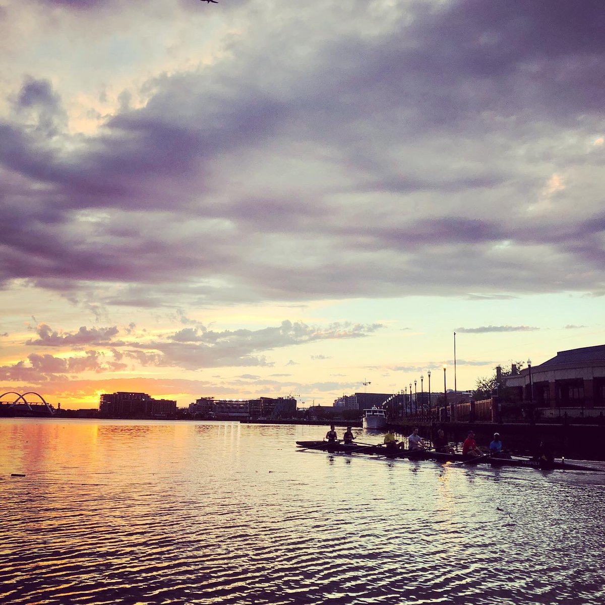 dcstrokes's tweet image. Mother Nature was just showing off tonight. #anacostiariver #washingtondc
