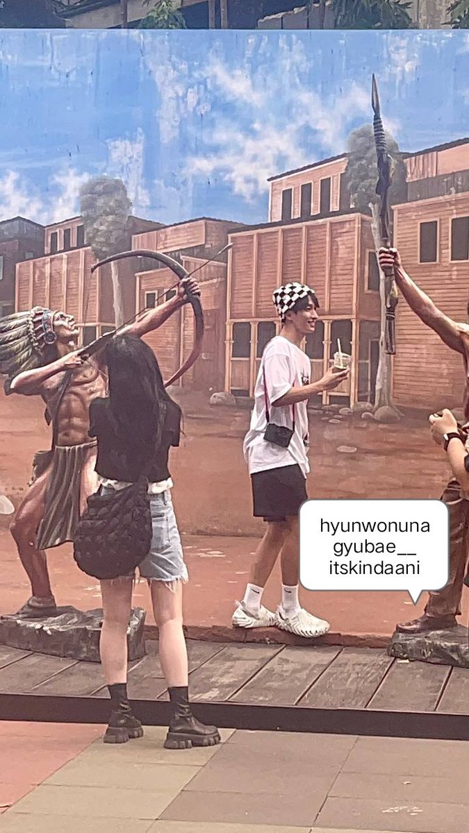itskindaani's tweet photo. Ketemu DK di Dufan

Jadi tuh aku sama @gyubae__ @hyunwonuna abis naik baling2 terus lapar ya udah makan dulu tuh, abis itu kita rencana naik halilintar dulu krn antriannya panjang kan. (...) 

#SEVENTEENinJAKARTA #SEVENTEEN #BETHESUNinJKT https://t.co/5c3p6PESSJ