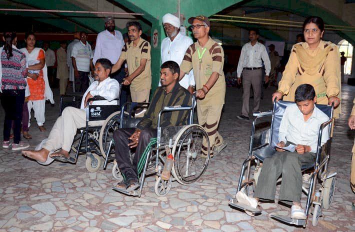86e4450cc27741d's tweet photo. #DeraSachaSauda Organises Medical Camps where Needy People get wheel chairs, Artifical Limbs ,Surgeries totally free of cost #CompanionIndeed
#EnablingTheDisabled by the guidance of #SaintDrMSG
#SaintDrGurmeetRamRahimJi
#BabaRamRahim
Saint Dr. Gurmeet Ram Rahim Singh Ji Insan.. https://t.co/O6nv5dq2GX