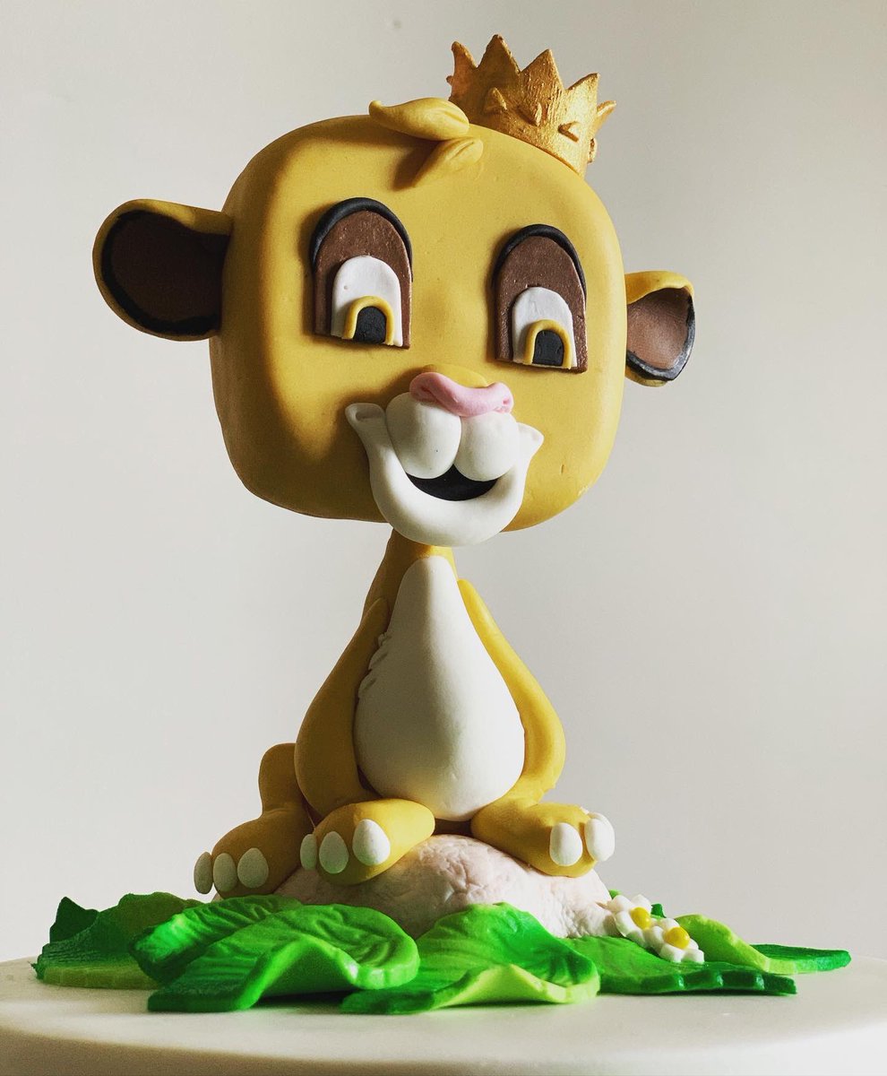 Clintons_Cakes's tweet photo. Having a roaring time @clintons_cakes this week with a baby shower cake featuring a charicature of baby simba all handmade out of sugar… #cake #cakedecorating #cakeoftheday #adelaide #cakesofadelaide #adelaidecakes #babyshower #lionking #baby #babysimba #celebration #disney https://t.co/kC7Y1vDTsx