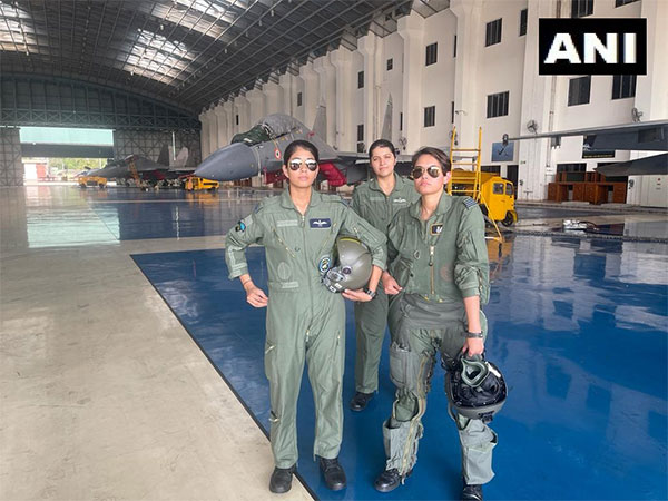 ani_digital's tweet photo. Amid growing women's power in IAF, female officers flying fighter jets, choppers near LAC with China in Northeast
Read @ANI Story | https://t.co/EHMiE6uKEu
#IAF #China #FighterFleet #Dhruv #Assam https://t.co/E1FFAxBeVa