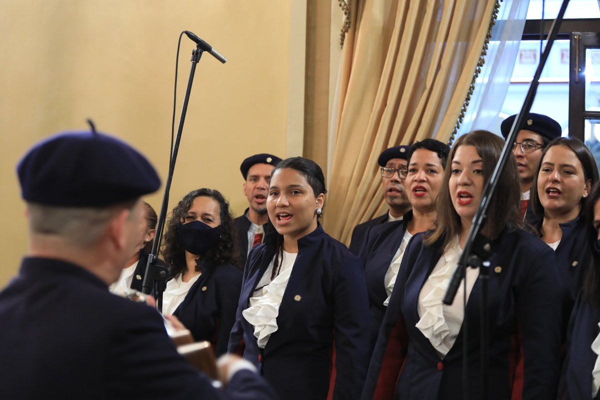 El bello acto cultural, se lo dedicamos al pueblo colombiano, hoy #26Sep, que hemos reabierto las fronteras entre Colombia y Venezuela. Desde el canto, la poesía y la reflexión, agradecemos al Presidente <a href="/petrogustavo/">Gustavo Petro</a> por este paso que hemos dado. ¡La historia nos une!