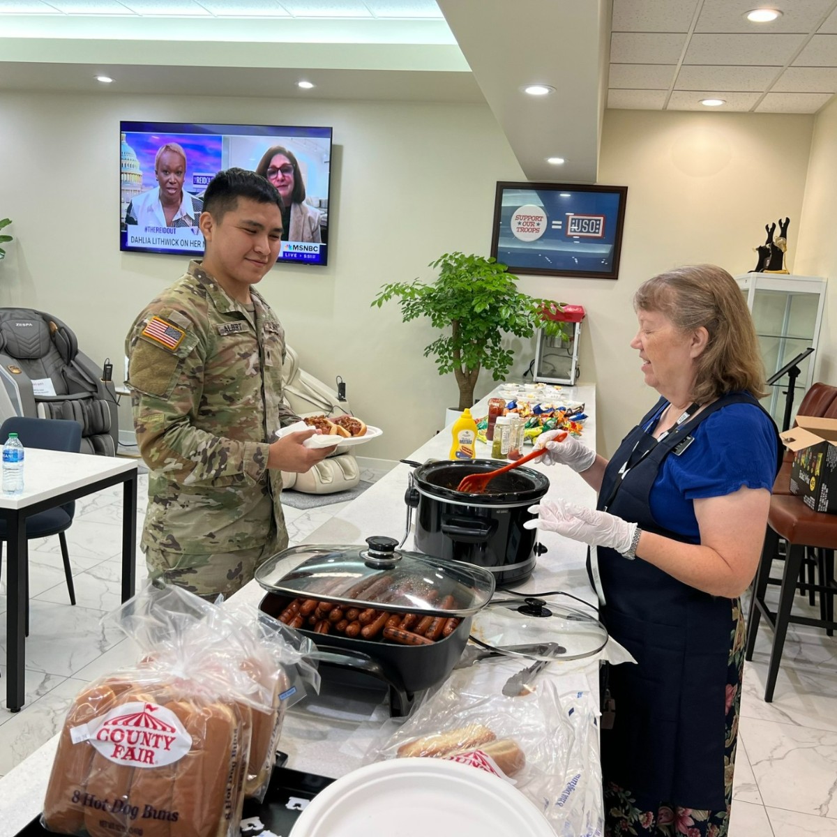 USOPacific's tweet photo. USO Casey served lunch to bring service members together in the center to socialize and enjoy good company. The renovated center on Camp Casey is ready to support soldiers on post with programs and amenities when they need us. #betheforce #campcasey #army https://t.co/MpKkiGT0dq