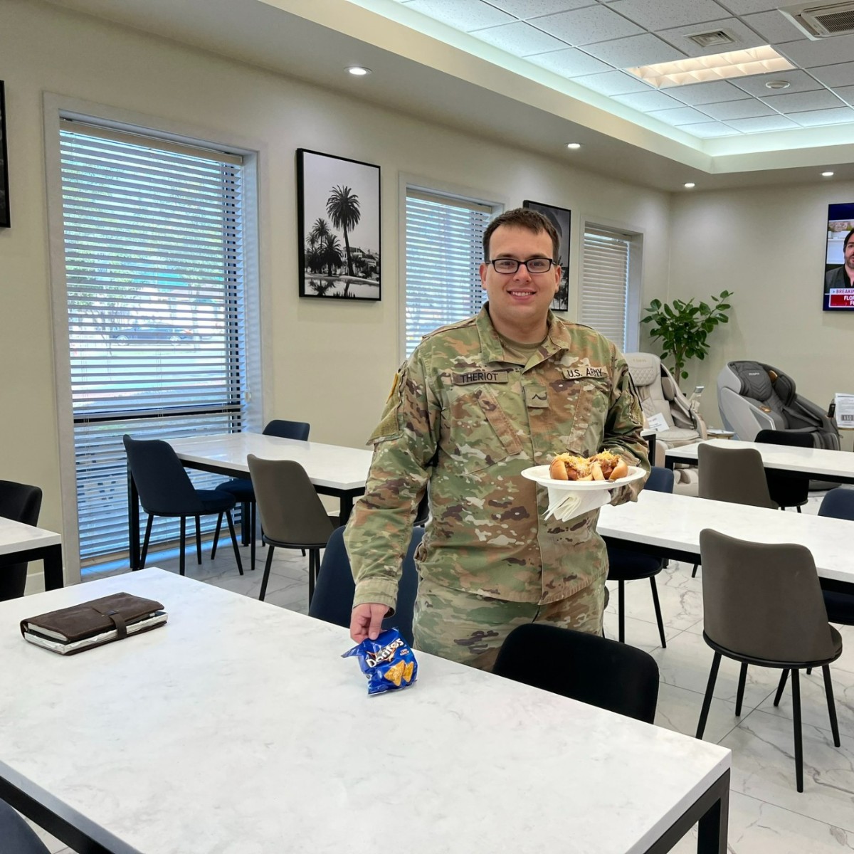 USOPacific's tweet photo. USO Casey served lunch to bring service members together in the center to socialize and enjoy good company. The renovated center on Camp Casey is ready to support soldiers on post with programs and amenities when they need us. #betheforce #campcasey #army https://t.co/MpKkiGT0dq