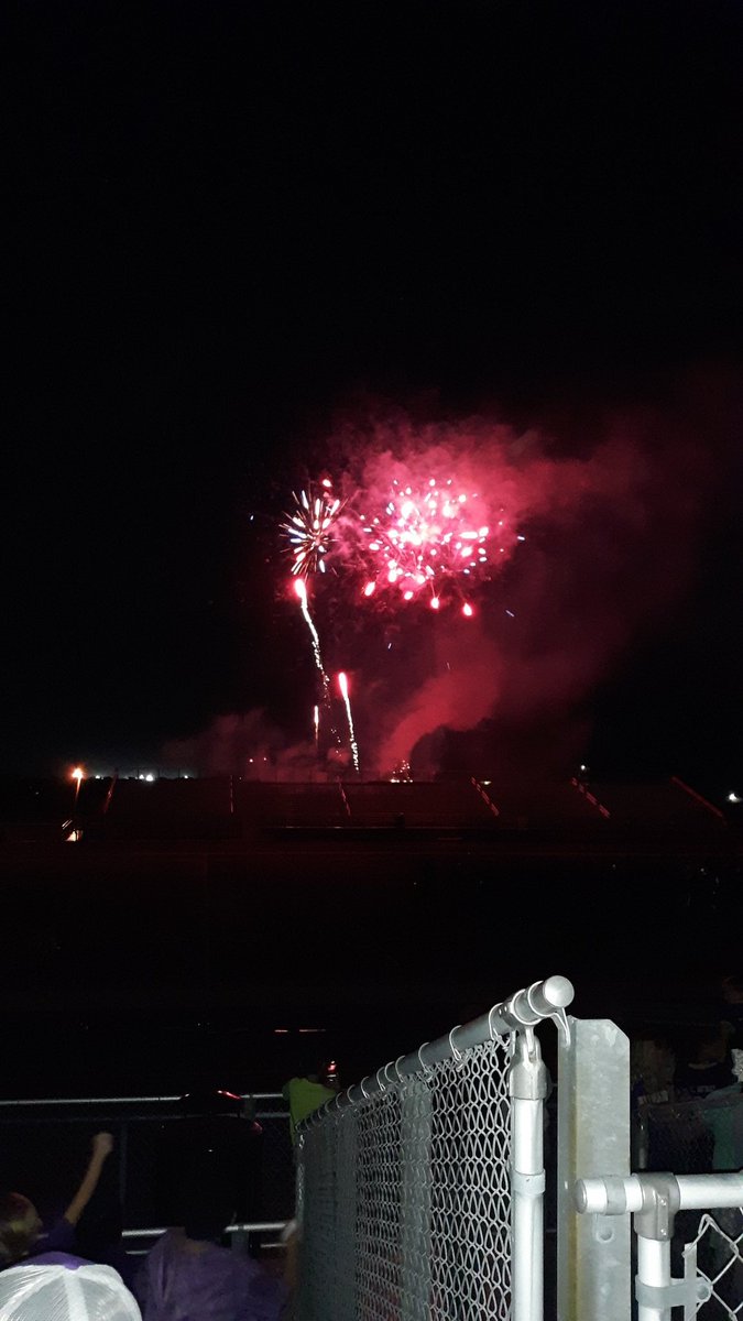 JillStacy16's tweet photo. What a great night. The homecoming parade and pep rally was so much fun. Proud to be an Alvarado Indian. #Alvaradoexcellence https://t.co/1HeLk3C3y1