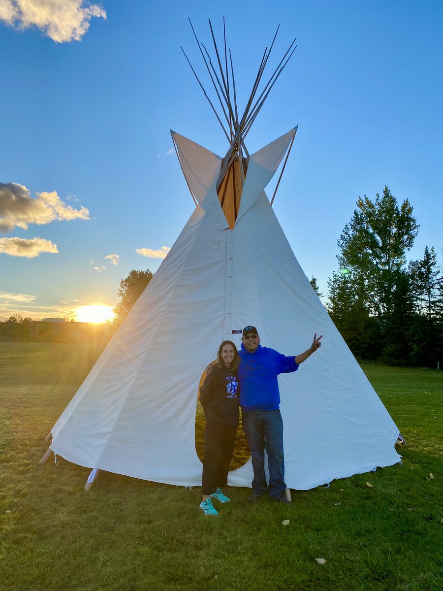 Lauri_Hoeg's tweet photo. Miigwech YRDSB for welcoming us to hold our Georgina Island pow wow at Sutton District High School, it was a great location and the support from Board staff and students was incredible! https://t.co/zxrueesPCa