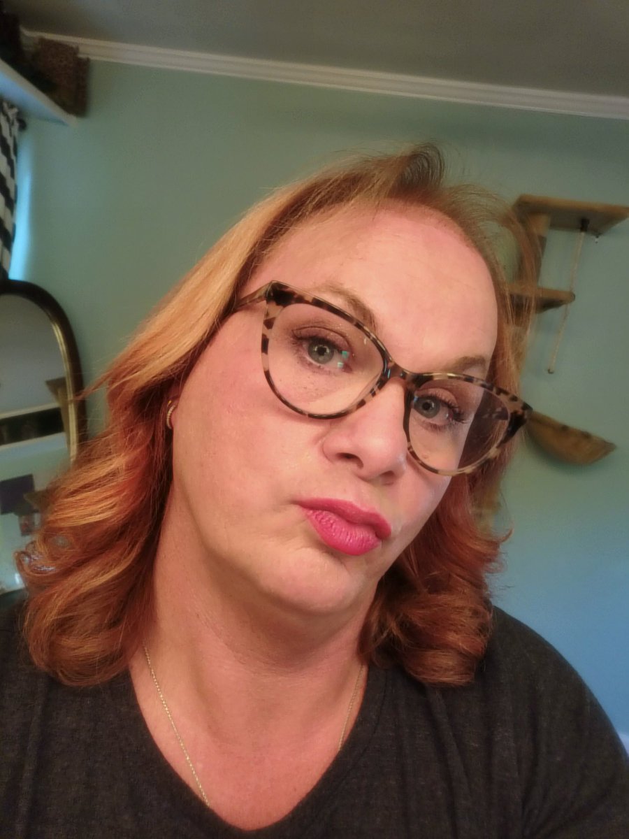 Timbernic's tweet photo. Got my hair done today adding a touch more blonde in with the red and copper. Then ran out to #Biminis oyster bar to get some crab and shrimp broil. https://t.co/1nJxrq6YVa