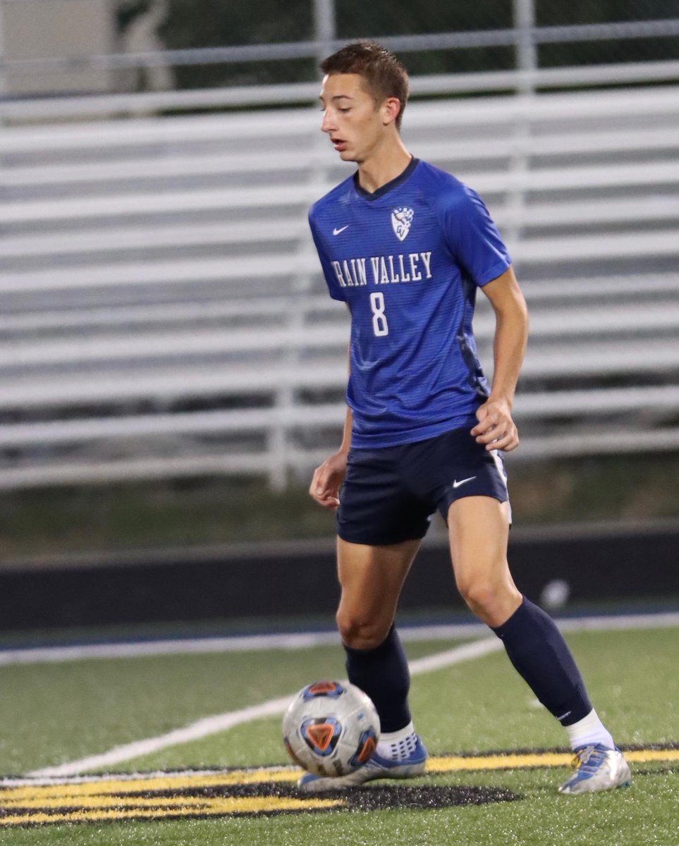 saltyphotos's tweet photo. Controlling the ball @GVHSActivities @GVHSYearbook @GVHSEagleMedia @GV_Soccer https://t.co/VcBnRKpyQT