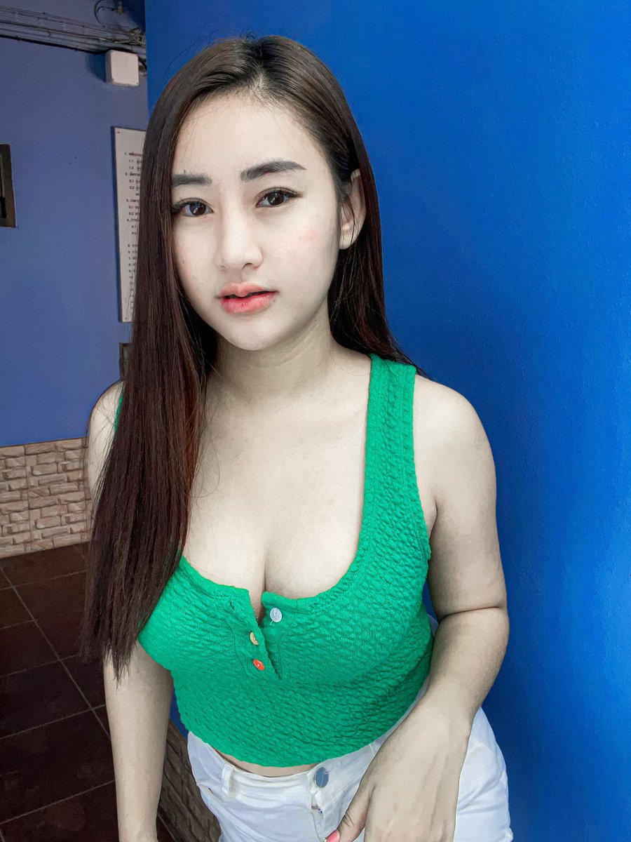 ไม่เน้นครอบครอง
เน้นแอบมองแล้วยักคิ้วให้ 🤫