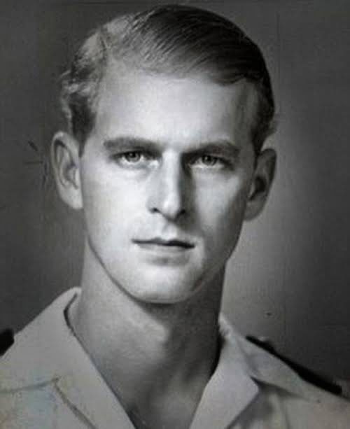 Aunque se vieron una vez más en 1939, sería hasta el terminó de la guerra que ambos formalizarían una relación. 

Aunque mantuvieron una estrecha correspondencia durante todo el conflicto, de hecho Isabel tenía una foto de Felipe en su mesa de noche.